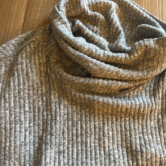 Anthropologie gray turtleneck - Picture 2 of 2